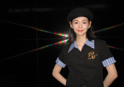 段奥娟的电影宣传妆造，这感觉还是很棒的！