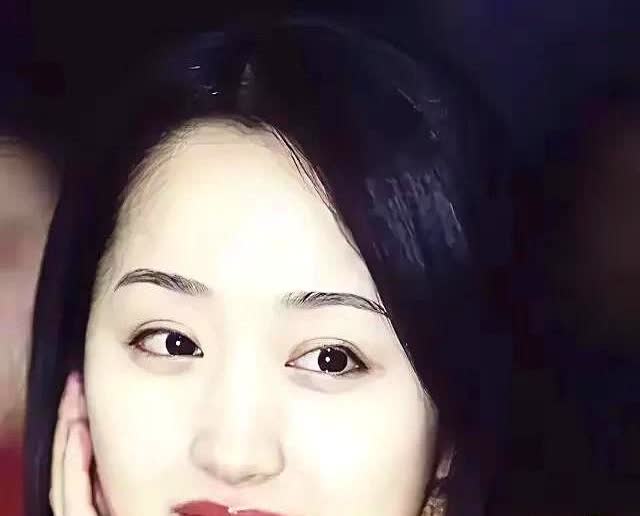 有人把楚铃和杨钰莹拉出来“掰头”啦！

这边楚铃168cm大高个，广西艺术学