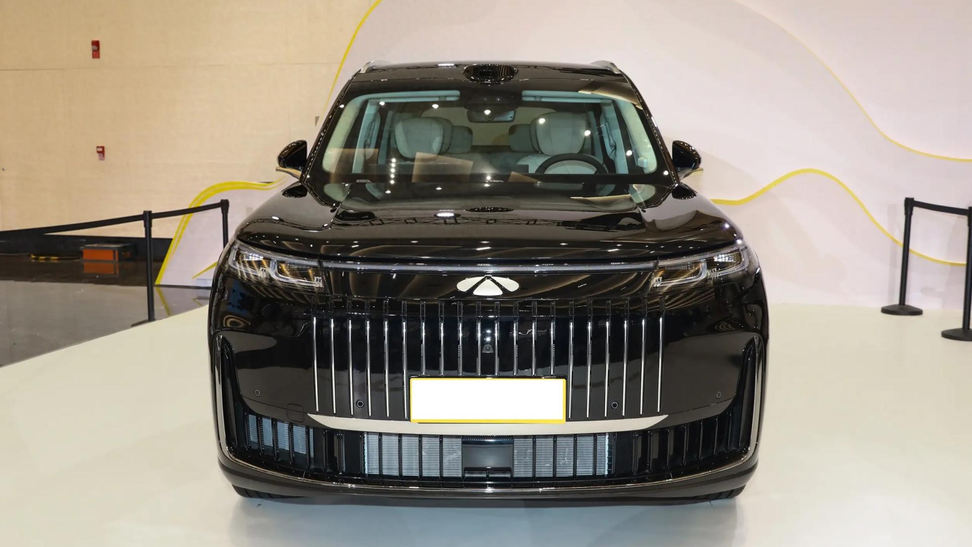 奇瑞打造的大块头，外观很霸气，配30英寸双联屏，问界M9同级别