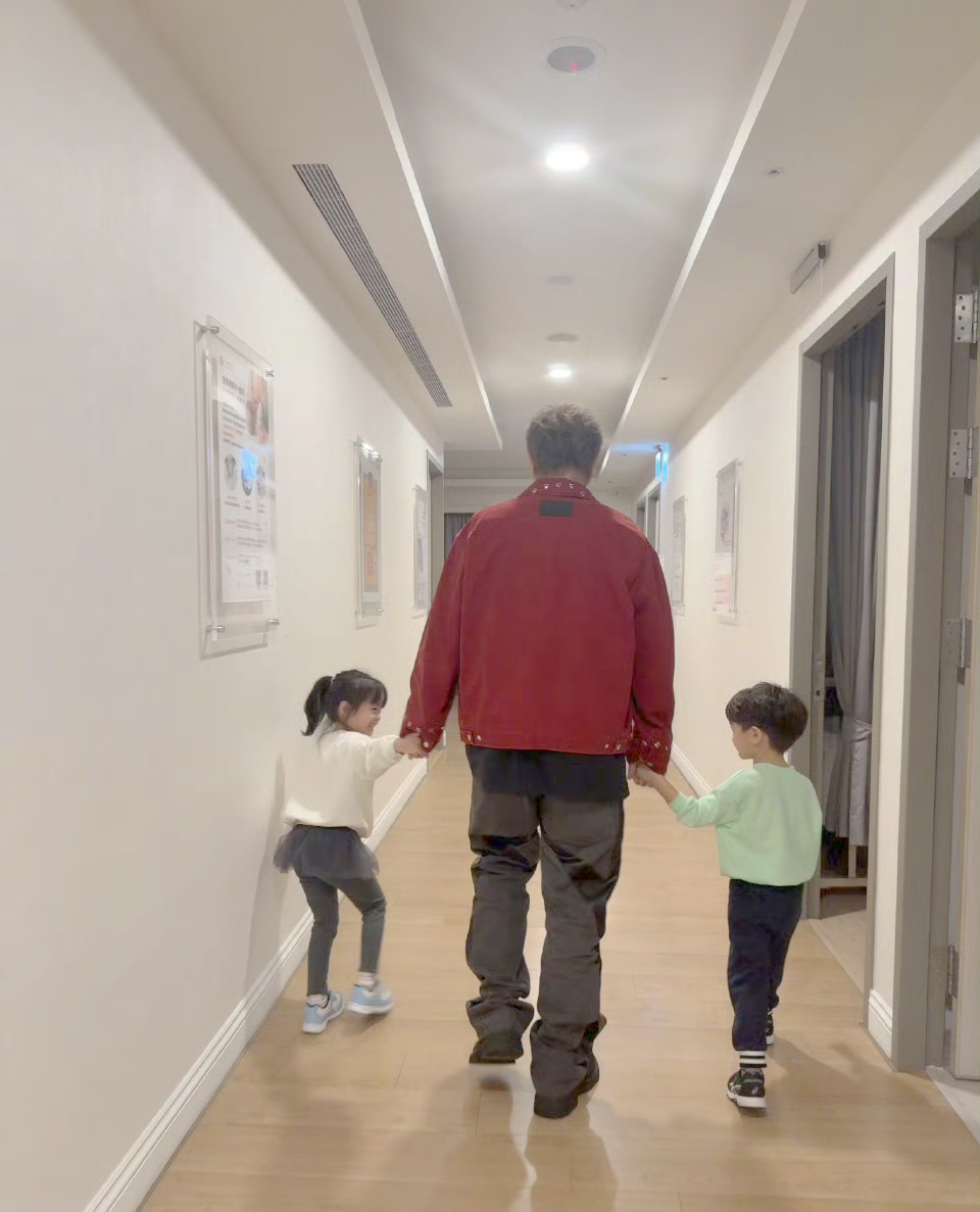 没想到罗志祥竟然是这么有情有义的人！

近日，罗志祥的经纪人在社交平台晒出亲子鉴