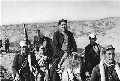 毛主席被敌军追捕，生死关头，留下字条，敌人找不到。



1947年6月7日傍晚