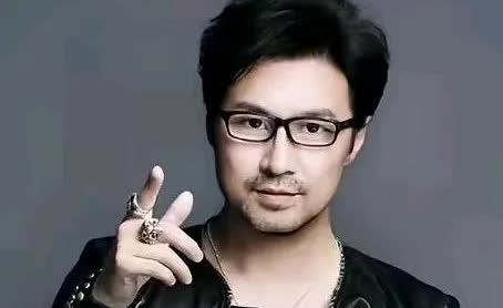 终于理解章子怡了
汪峰这个人哪里都好
唯独有一点要不得，那就是对女生没有一点