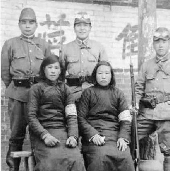 1942 年，在天津，大汉奸刘四姐作恶多端杀人无数。这一天，几个日本人找到刘四姐