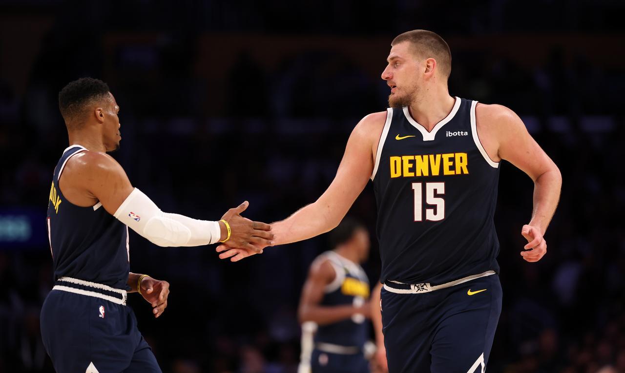 老实说在NBA这个联盟里，单场比赛得到20分不难，篮板、助攻其中一项可以达成20