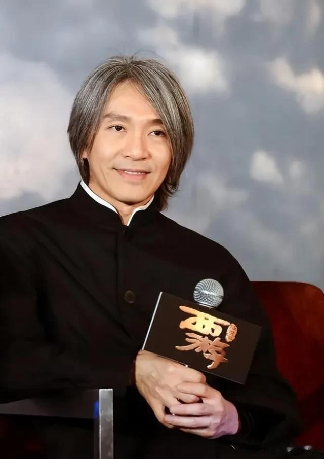 成龙和周星驰相比,谁的地位更高?
成龙是国际的， 周星驰是国内的。 
国内周星驰