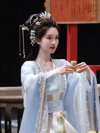 孟子义综艺花絮 蓝色宫装造型清冷美艳