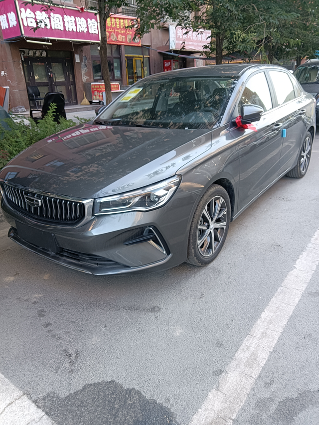 恭喜我成为尊贵吉利车主
性价比无敌。综合对比逸动，我选择了帝豪。几万的车能给到很