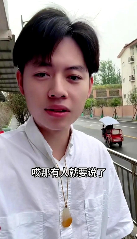 网红老吴终于出来回应视频停更的原因了，没想到老吴也是迫于无奈。

最近好多粉丝发