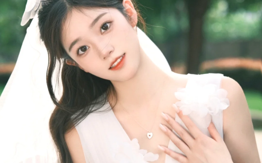 临近结婚，男友却把我的婚服送给了小青梅，我逃婚后，他慌了…