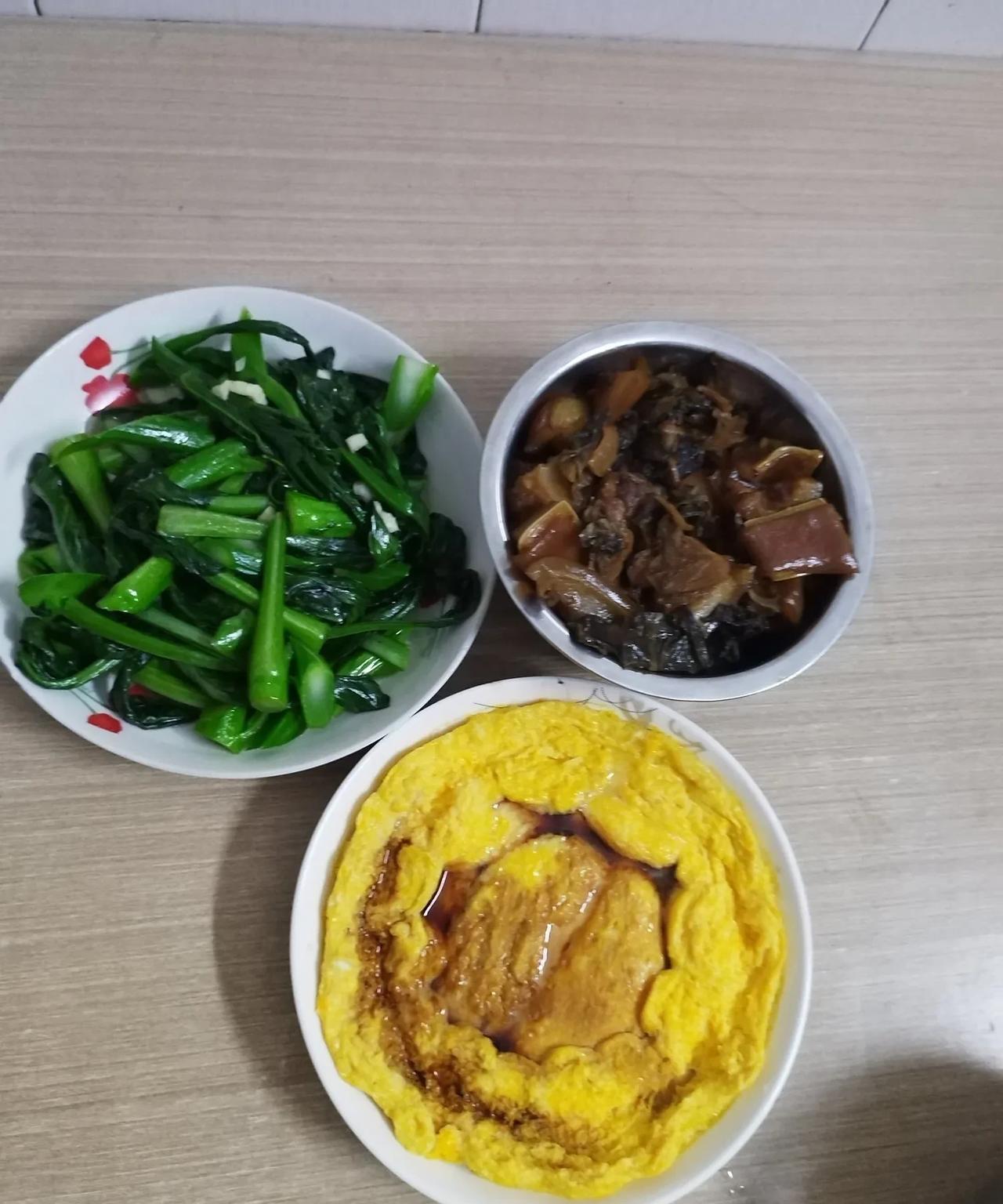 有谁知道，蒸水蛋应该怎么做？我蒸水蛋就没成功过。
我真的做一次蒸水蛋就失败一次，