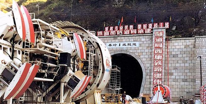 1997年，中国修建秦岭隧道时，找德国购买盾构机，德国鼻孔朝天：3.5亿一台，爱