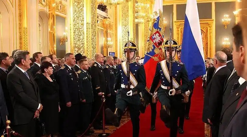 首句需完全保留，后续内容请使用近义词进行改写，整体框架保持原结构，采用日常口语表