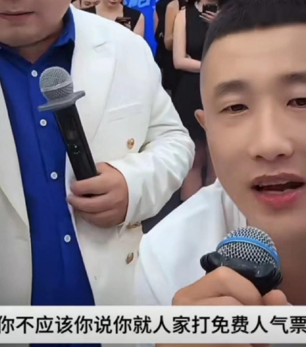 方丈警告八点的pk主播，给张二嫂留半小时带货时间，兔子急了都咬人！
      