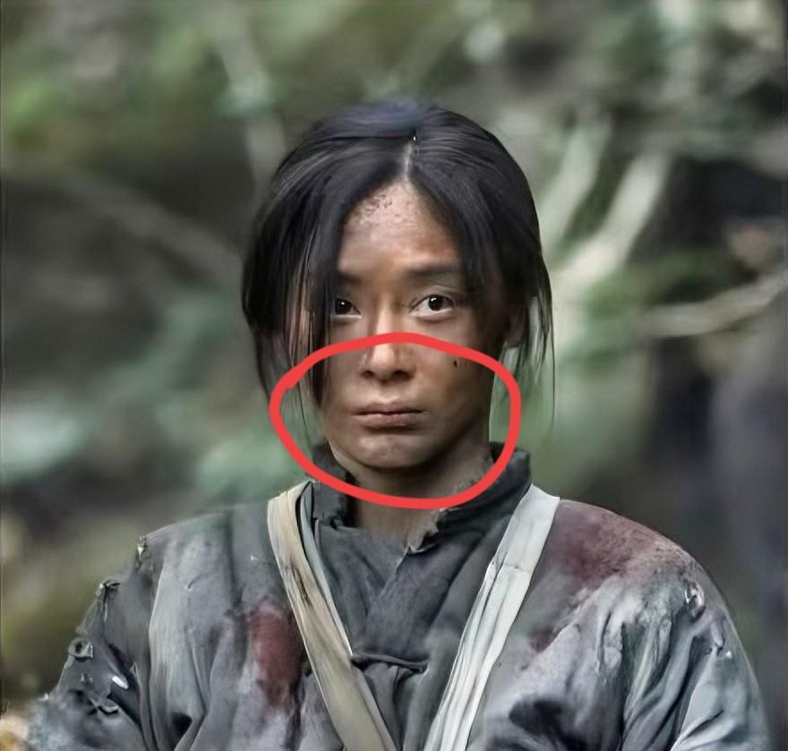 看了4集“归队”
我终于明白袁姗姗为啥看起来怪怪的了
跟她的演技好坏毫无关系
其