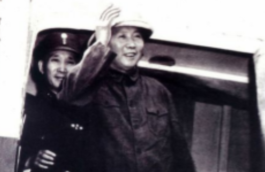 1945年，国共双方准备开启重庆谈判，为了赴约，毛主席带上了几个人，其他人国民党