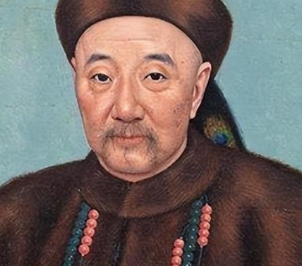 清朝首富胡雪岩在被慈禧抄家前，他早就预感到胡家不保，深夜，12个小妾睡得正香，胡