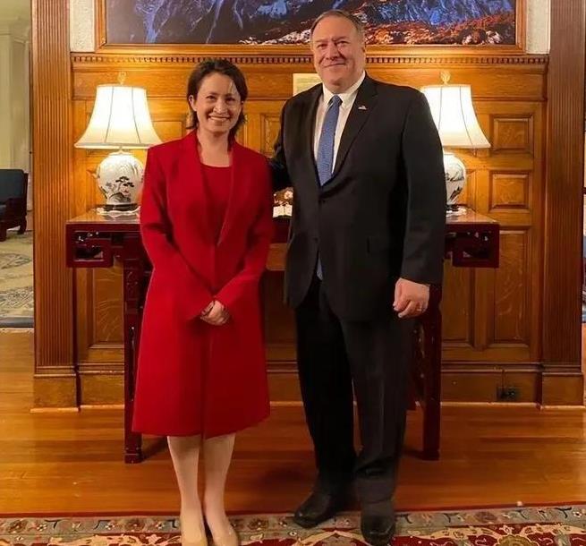 “台独顽固分子”萧美琴在美国又疯狂叫嚣“台湾应加强军力”，“吓阻解放军”。
  