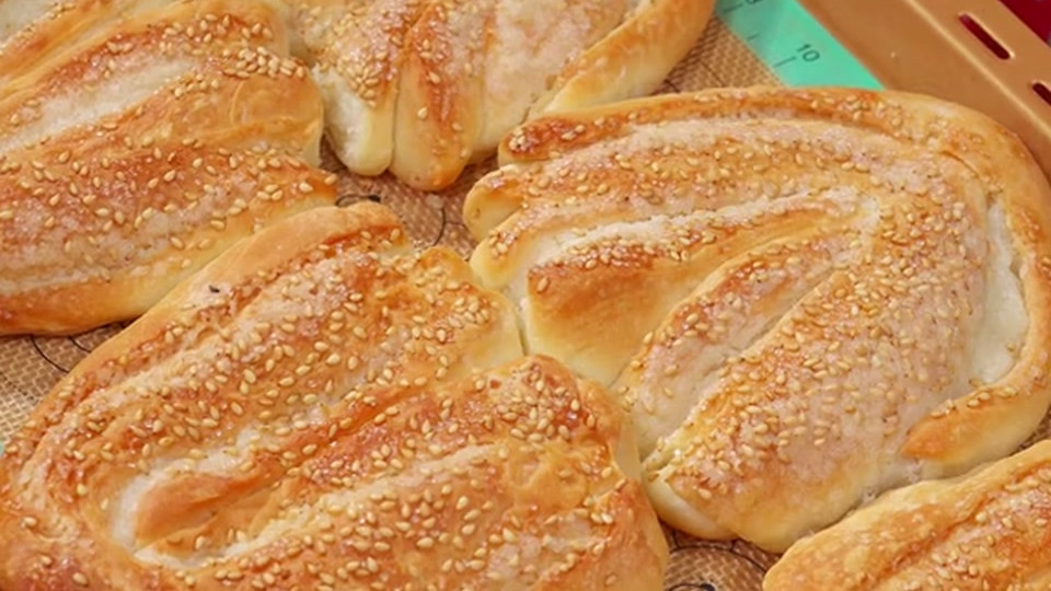 百吃不腻的家常点心，简单揉一揉烤一烤，外皮酥脆嘎嘎香，孩子超爱吃