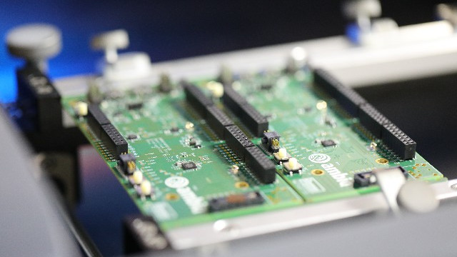 PCBA加工中基板“闹脾气”？教你轻松搞定焊接、变形难题！