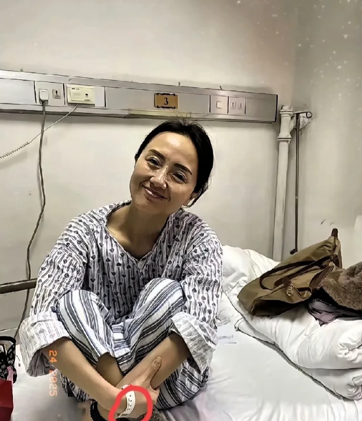怪不得朱媛媛生前要求后事一切从简，直到侯勇被采访时随口说了一句媛媛这人要强的很，