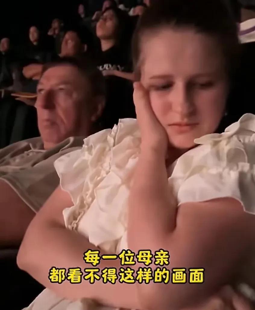 乌克兰人通过电影《南京照相馆》了解到日本法西斯的反人类罪行后表示：这些日本畜生真