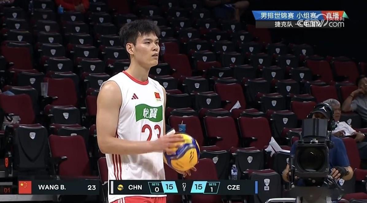 中国男排遭遇三连败，和巴西男排一同出局！
      今晚，2025年世界男排锦