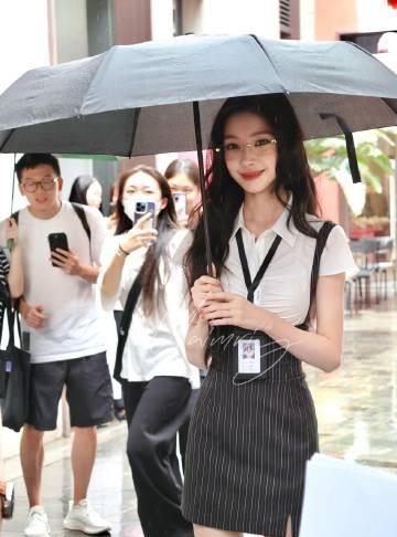 易梦玲今日线下活动生图、芭比娃娃具象化了 
#易梦玲视觉美神##易梦玲养成系之光