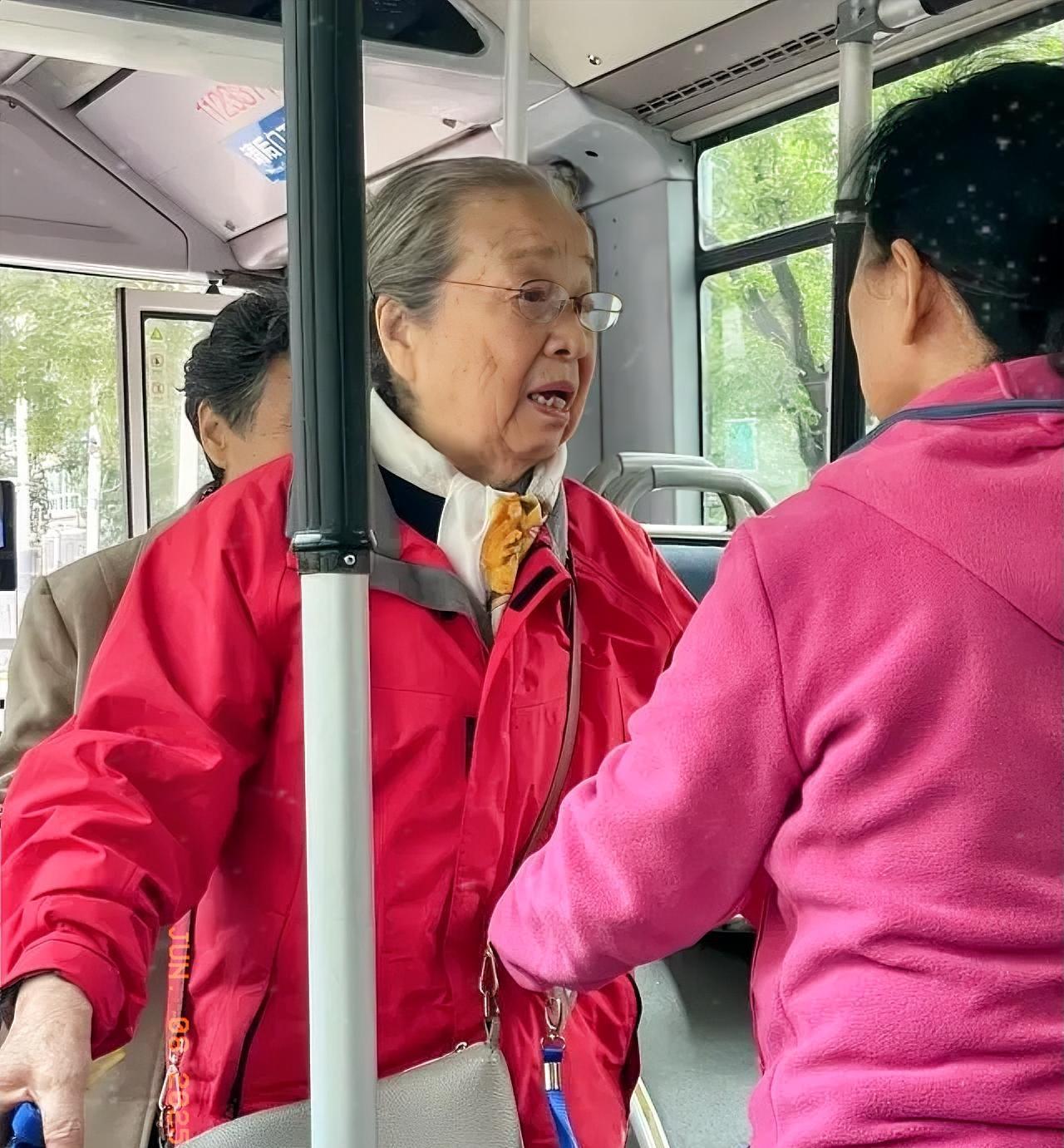 容嬷嬷（李明启）真的老了。