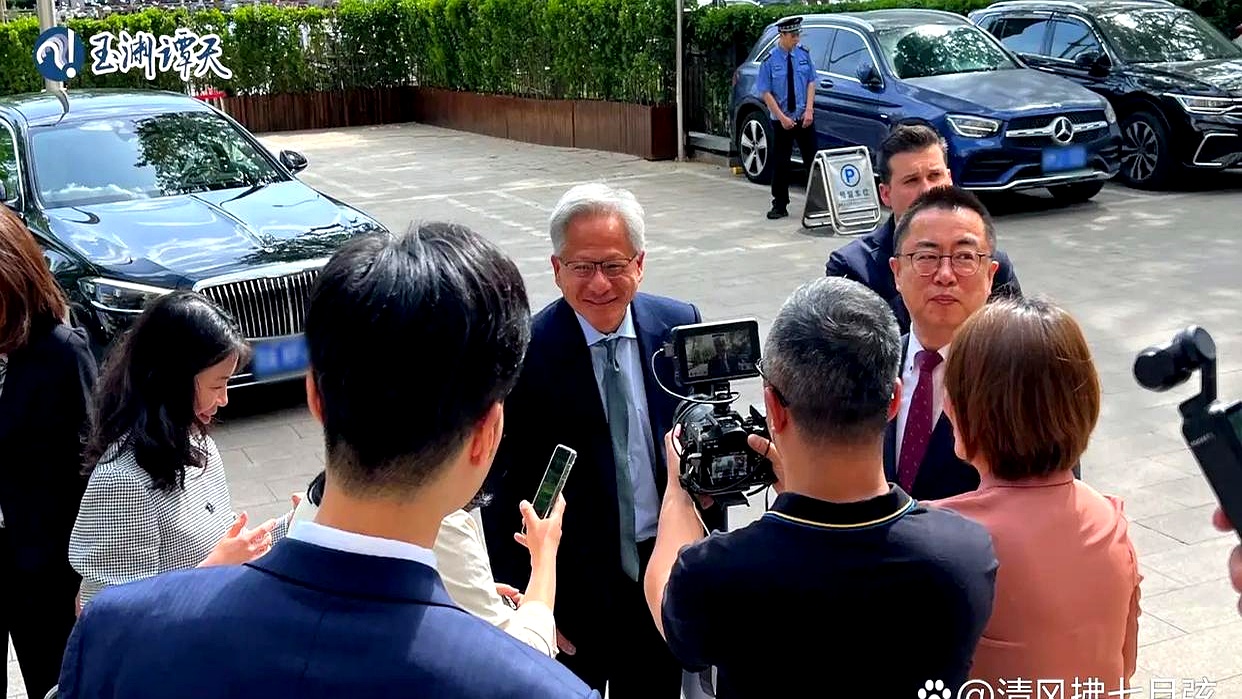 黄仁勋又来了，北京欢迎你

老黄，就是那个卖显卡的英伟达老大黄仁勋，4月17
