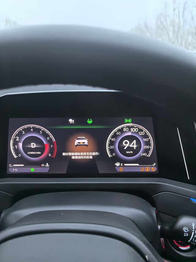 下雪天自动巡航功能突然不能用吓人不
今天高速上突然下雪了，这个季节能下雪我也挺意