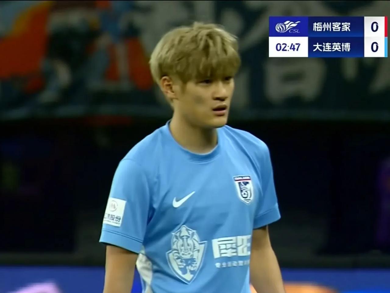 刘祝润如果回到海港没有获得足够的出场机会，我觉得他应该尽早的出走，因为上个赛季他