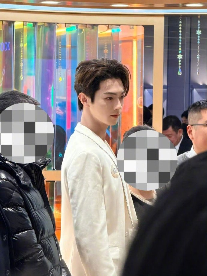 许凯全白look好帅啊～ ​​​