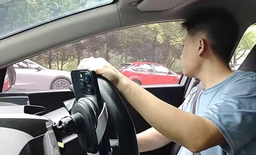 广州做网约车的朋友，遇到这种乘客你又怎么处理？
我曾遇到过上车后三个大人，发现还