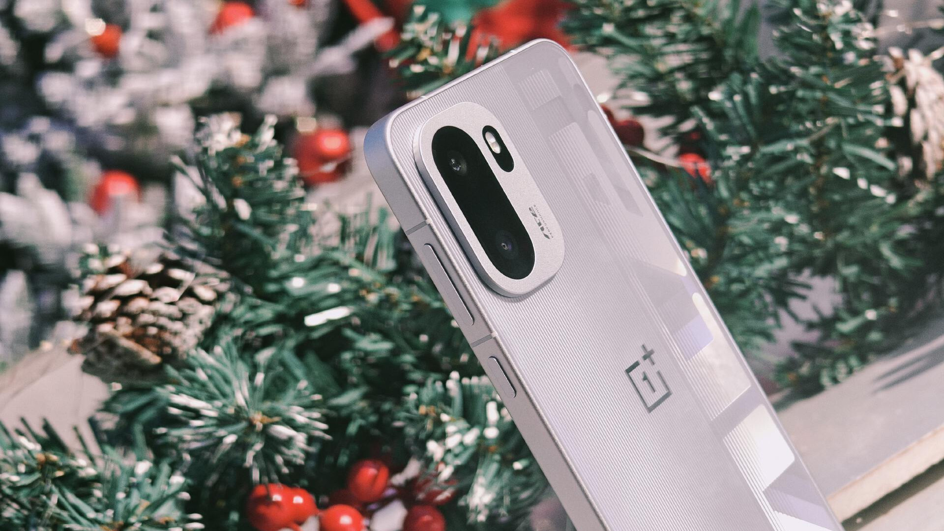 7800mAh大电池+165Hz高刷，中端性能旗舰首选一加Ace6