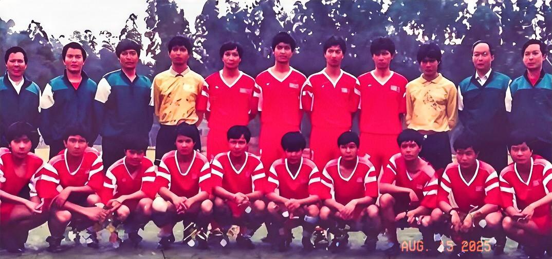 1990年北京亚运会，中国足球再次经历沉重打击，一年前世预赛上两度“黑色三分钟”