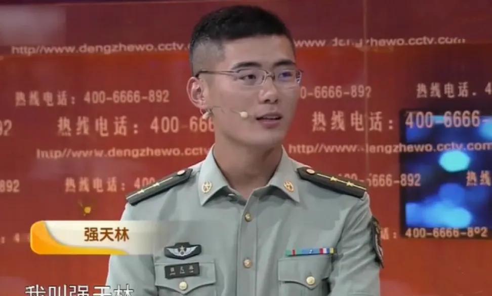 2008年汶川地震，14岁男孩被解放军叔叔所救，就在救援任务结束，部队撤走的时候