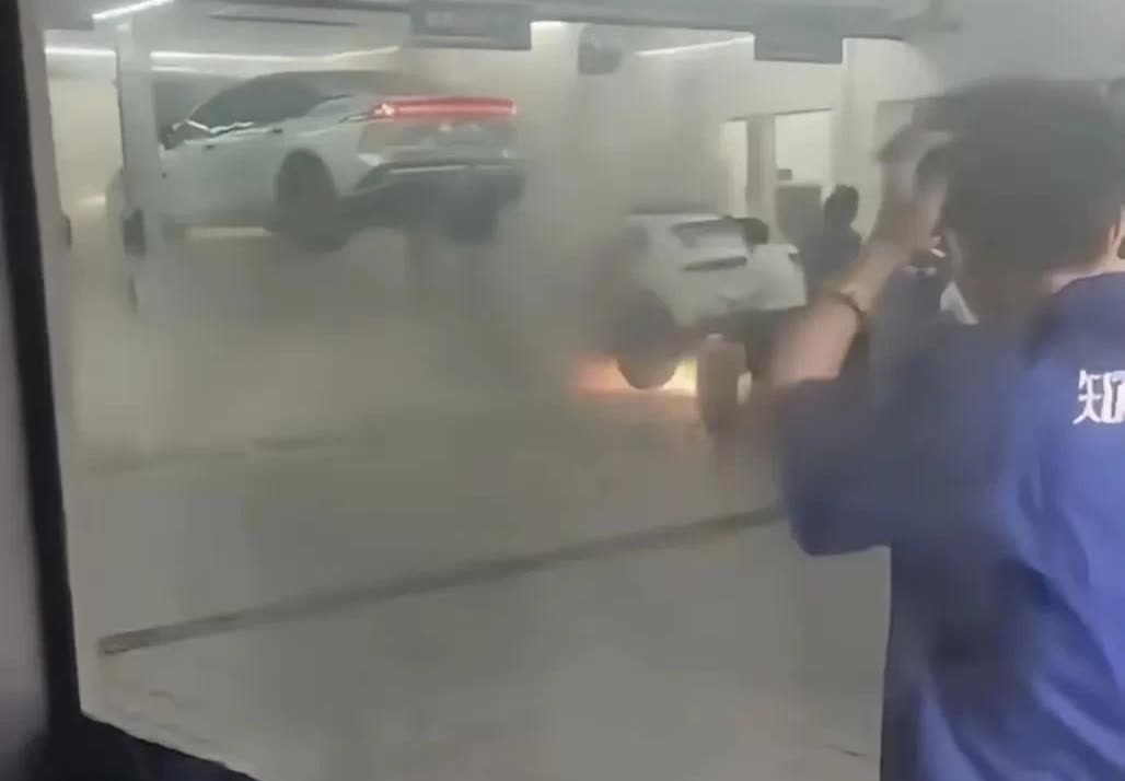 汽车的自燃本不是什么新鲜事情，为何在新能源时代，人们总是下意识的把自燃当做电车的