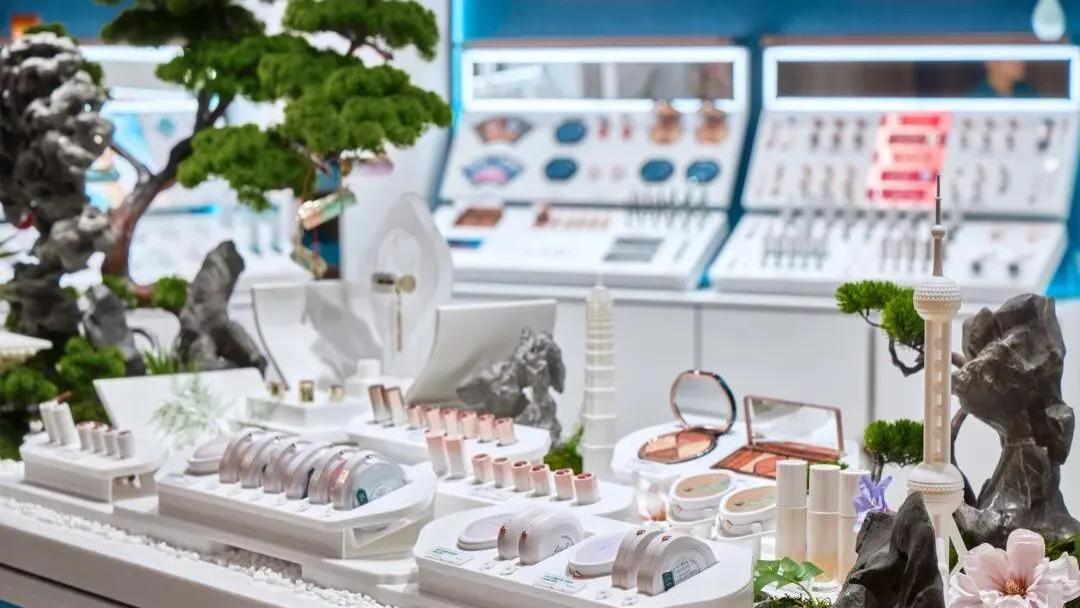 国货美妆线下布局：机遇与挑战并存