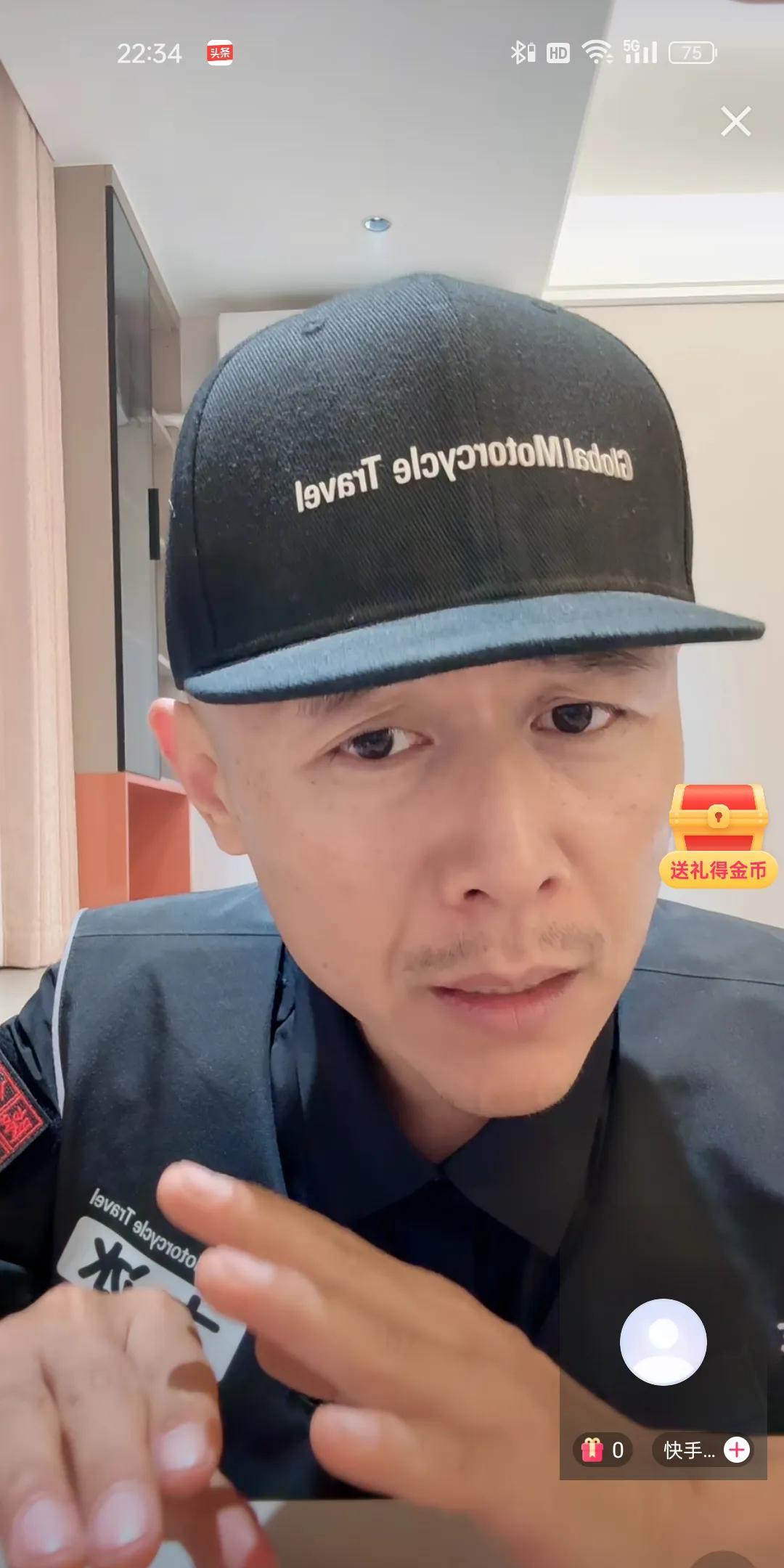 今晚大冰的直播间来了一个想开小酒馆的小伙子，这小伙和大冰的互动挺搞笑的，一下子让