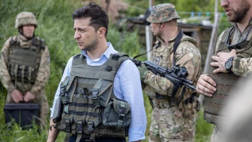 俄导弹击落“大鱼”？北约教官或遭团灭，美英沉默