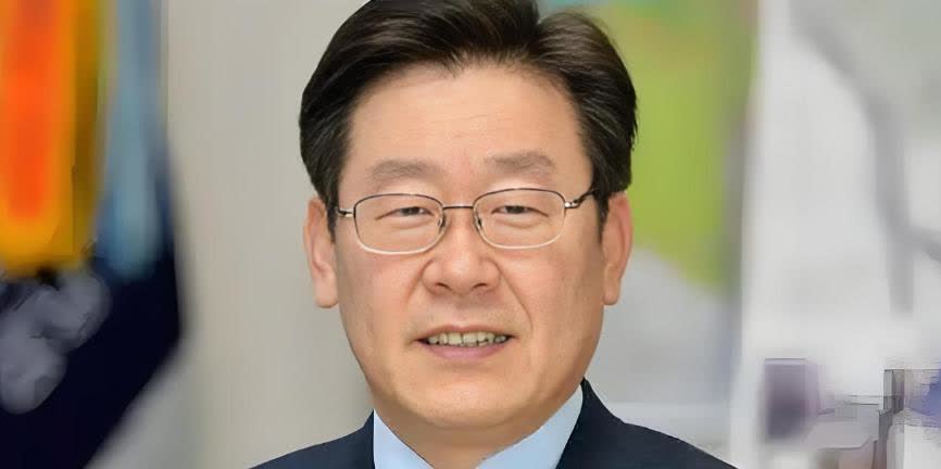 李在明如果真的不来参加九三阅兵，绝对会后悔。目前我看到一些消息，说是李在明可能不