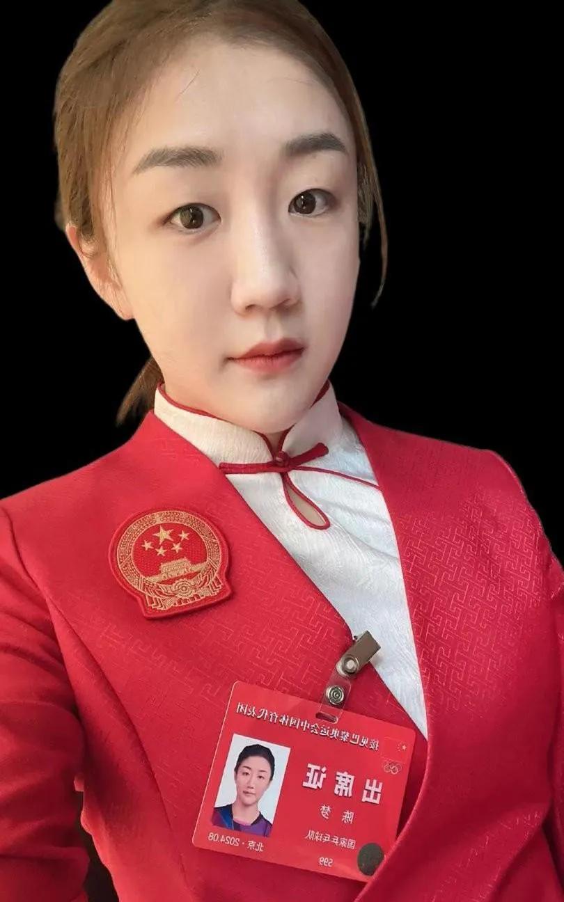 陈梦复刻童年母女合影，温情跨越时光
陈梦晒出与母亲复刻童年合影，瞬间勾起温暖回忆