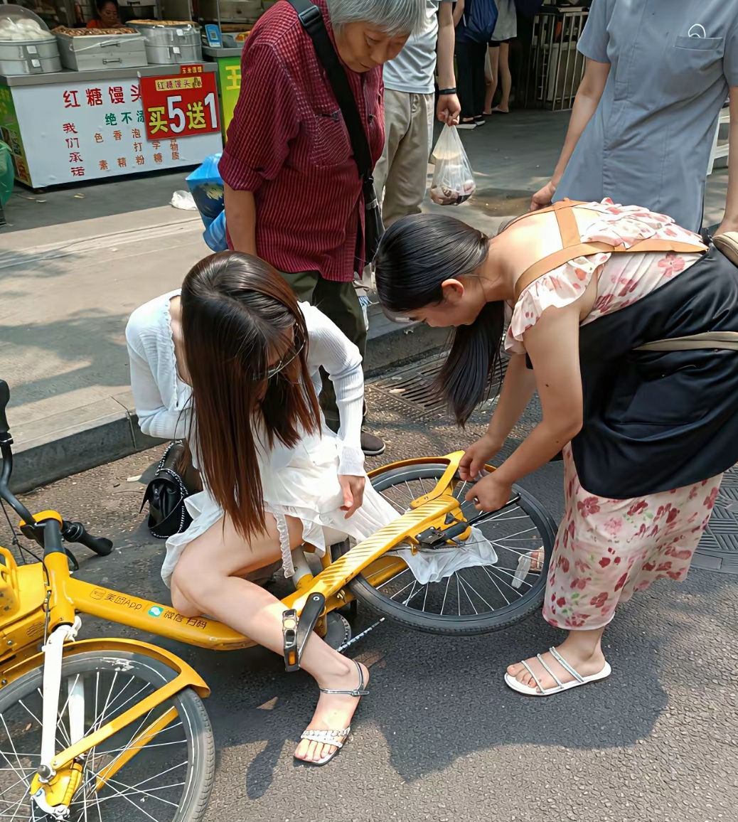 穿裙子就不能骑 很危险的提醒大家