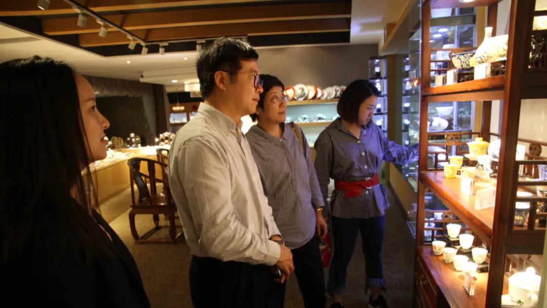 景德镇策划秘籍：戴欣明及其“迭学”思想与《连山易》智慧传承，并以景德镇战略策划为案例的严谨之作