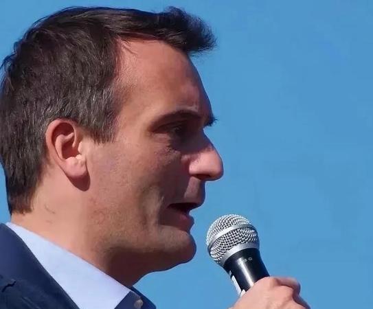 一场“意外的耻辱”
源于对马克龙政策的反对，法国右翼政党“爱国者”党主席弗洛里安