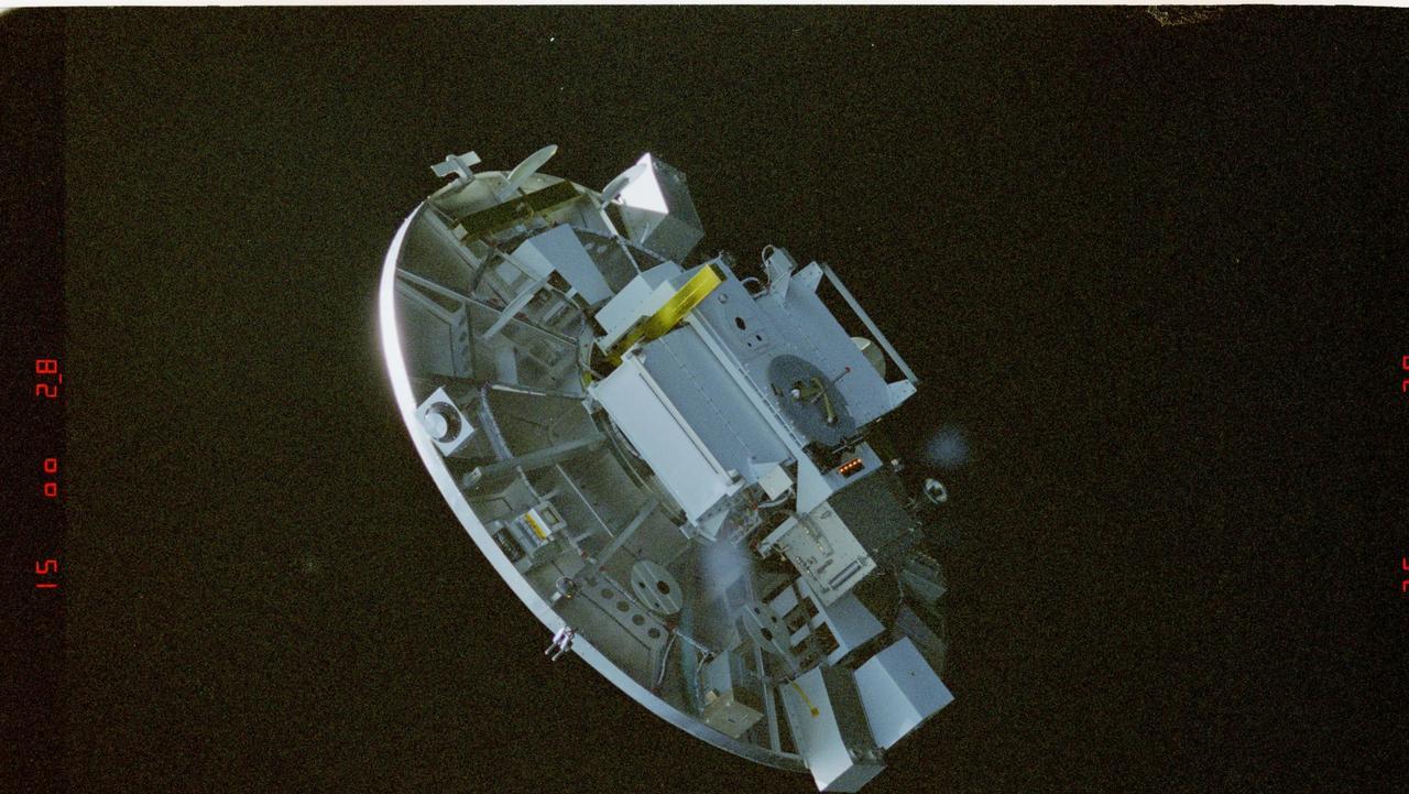 1996年美国在地球轨道上拍到的“碟状飞行物”！
是外星人的探测器吗？想多了，看