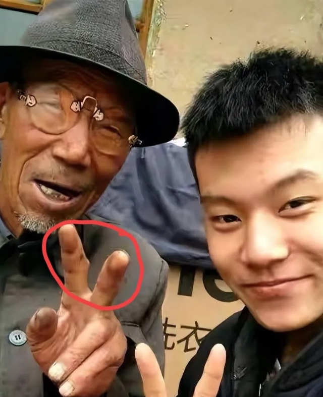 我们都遗漏了一个事儿呢！
看了变形计里王晨正举行大婚的消息。其实呀，有个人特别适