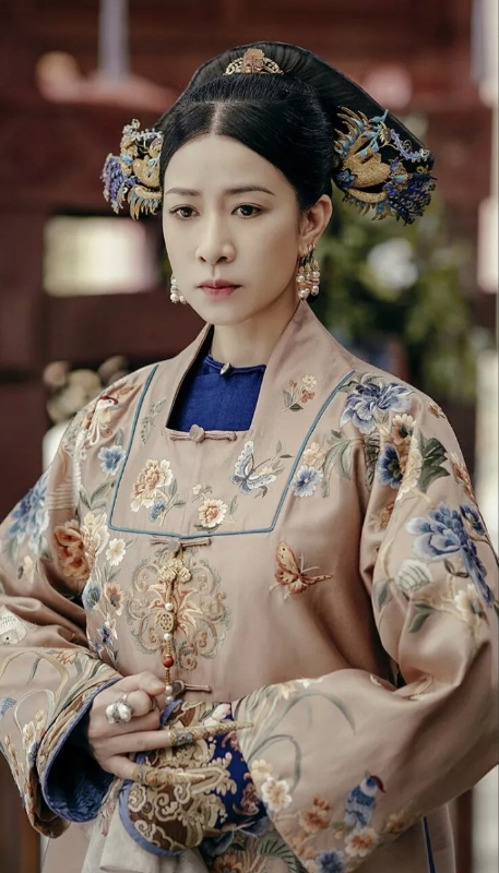 2017年，《延禧攻略》开拍前两天，于正打电话邀请佘诗曼出演“娴妃”，可佘诗曼拒