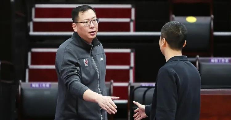 吴乃群职业生涯赚了多少钱？
球员时期；
第一份，4年赚了5.3万元，辽宁男篮；