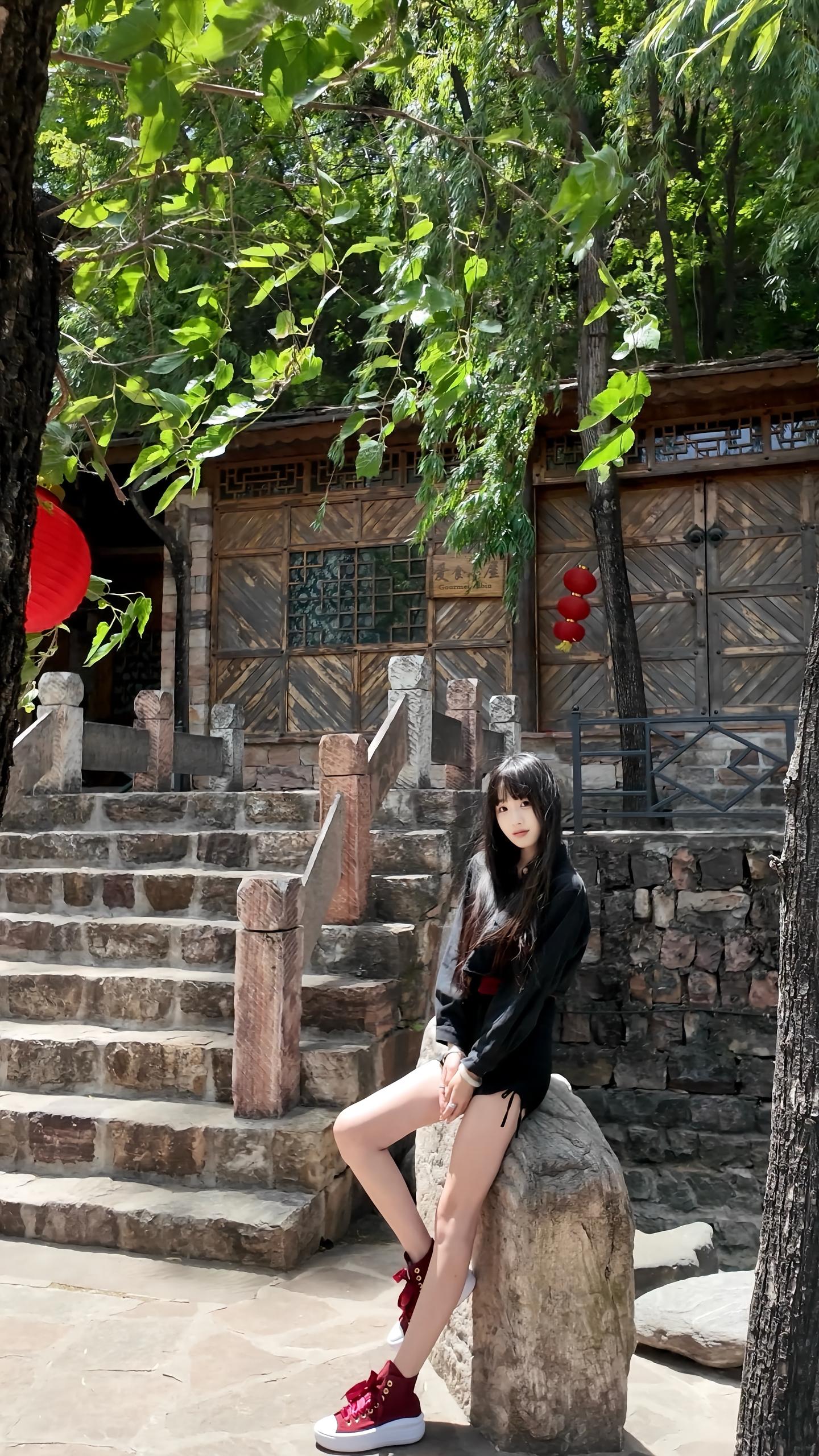 我们曾经彻夜长谈， 如今却都不互道晚安。